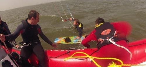 jak vybrat kite kurz a ušetřit - první jízdy na hluboké vodě