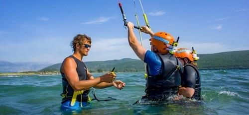 jak vybrat kite kurz a ušetřit - první jízdy na mělké vodě