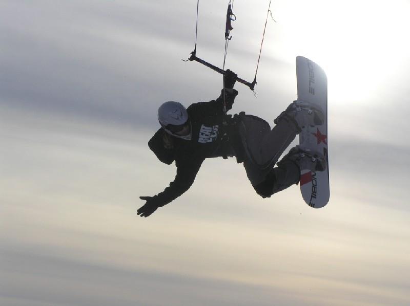 harakiri-kite-kurzy-vetrny-jenikov-freestyle-snowkiting