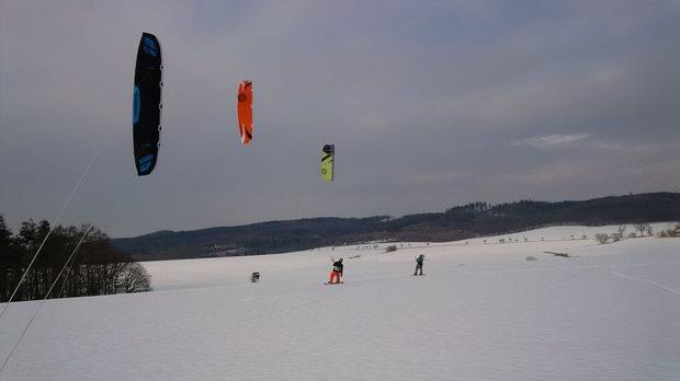 Nový nebo jetý kite na snowkite - Flysurfer rodinka