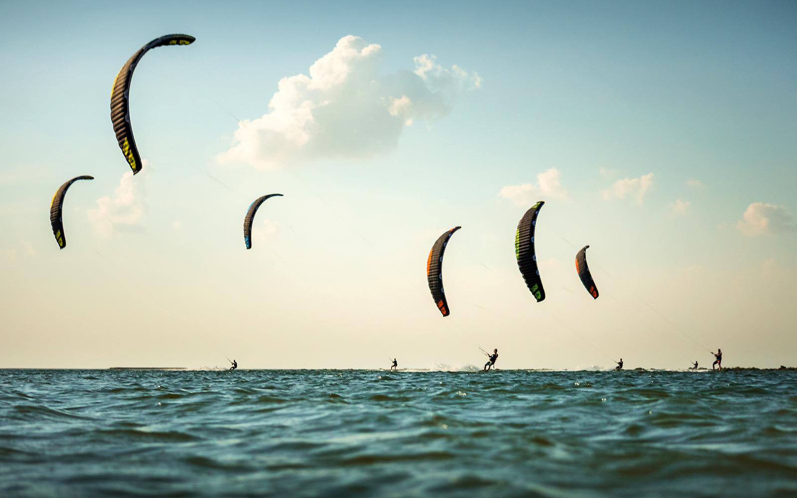 race-kite-hydrofoiling-Flysurfer.jpg