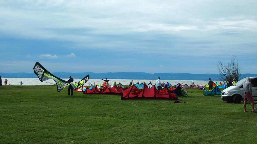 Balaton-kite-beach.JPG