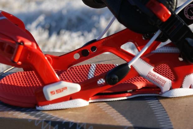SP United snowkiting a snowboard vázání - sklopná flow patka - ukotvení lanka.JPG