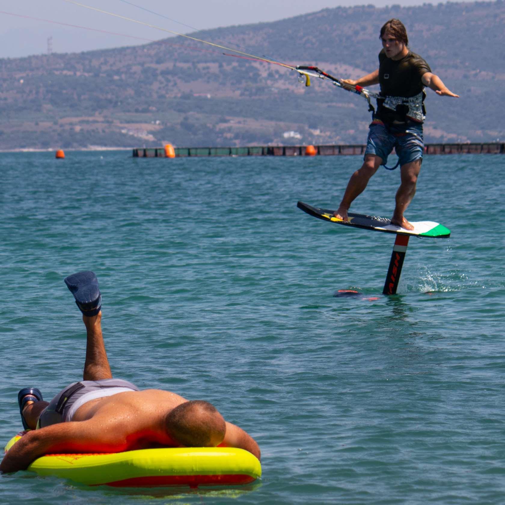 Naish-Thrust-windsurf-hydrofoil - levitace