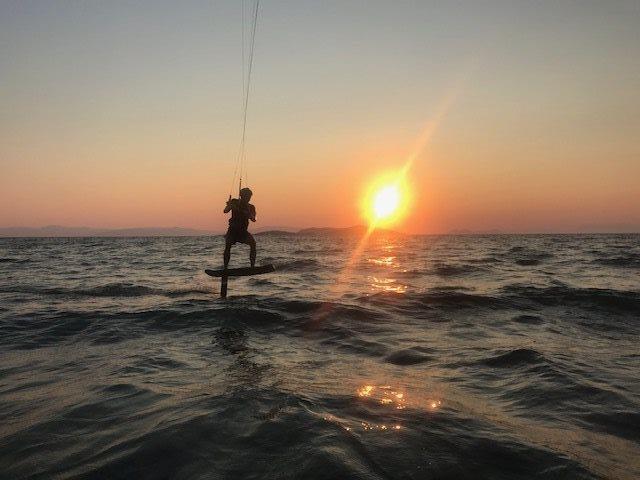 Naish-Thrust-windsurf-hydrofoil - sunset