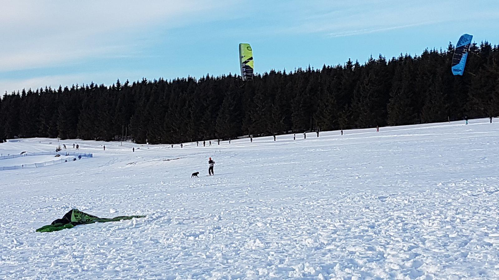 Harakiri kite kurzy + Kiteboarding.cz snowkite test centrum Boží Dar