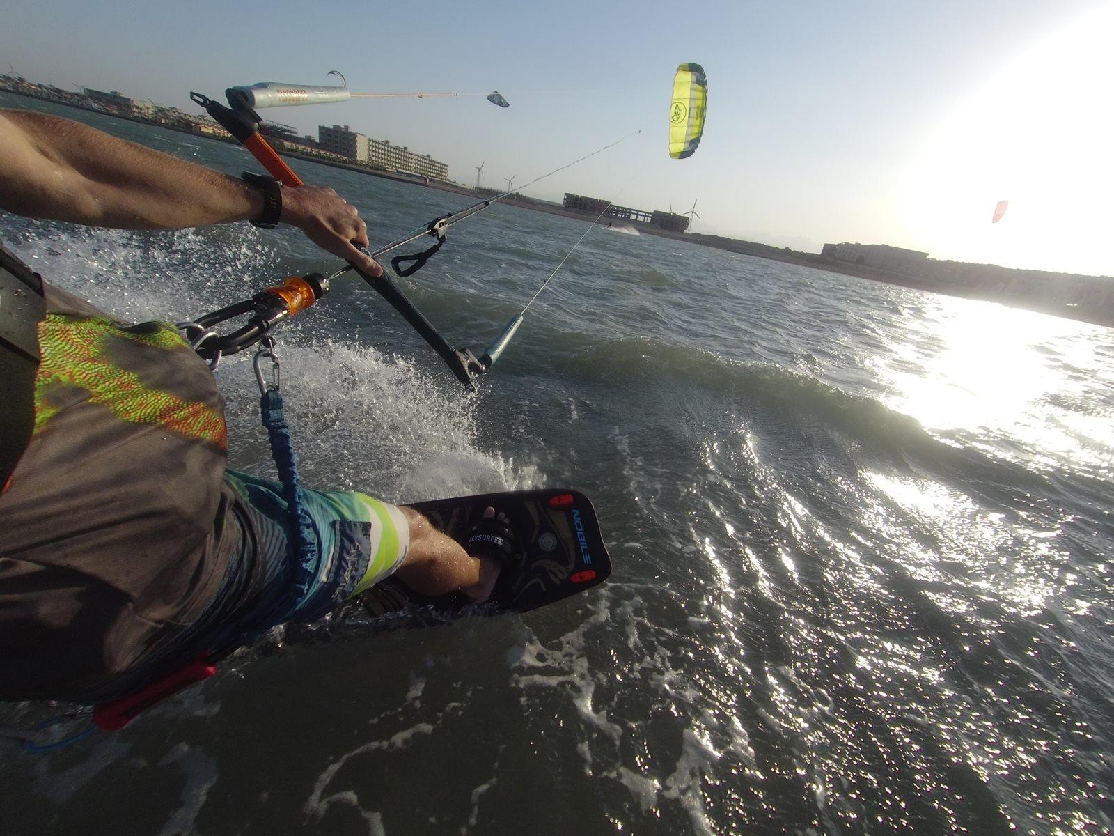 Kite Flysurfer Hybrid recenze - twintip