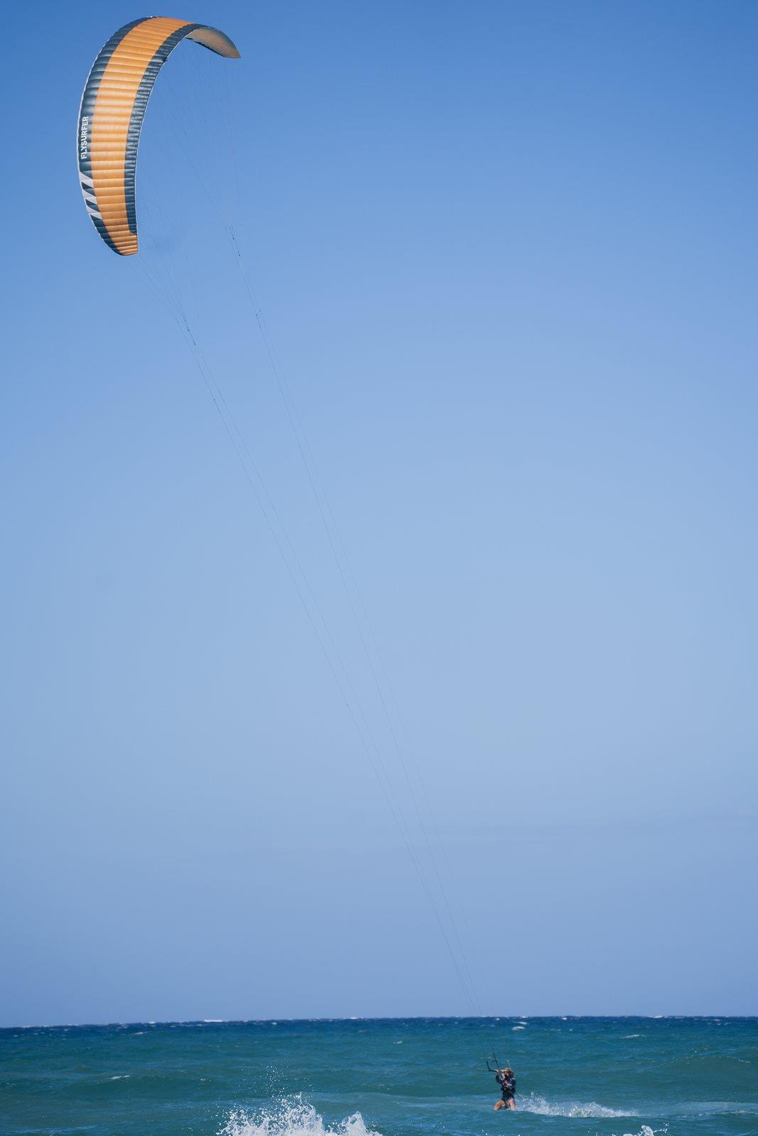 Podzimní kite trip na Krétu - Flysurfer Sonic na vlnách